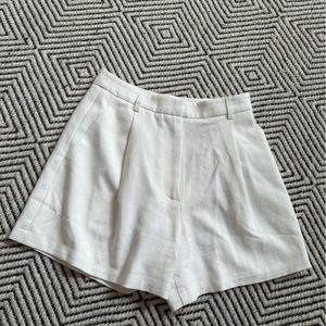 White commense pleated shorts